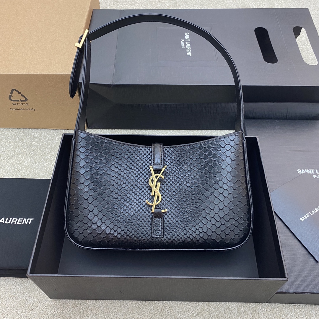 Bagsaaa Y51 LE 5 À 7 in black python leather - 23 X 16 X 6,5 CM