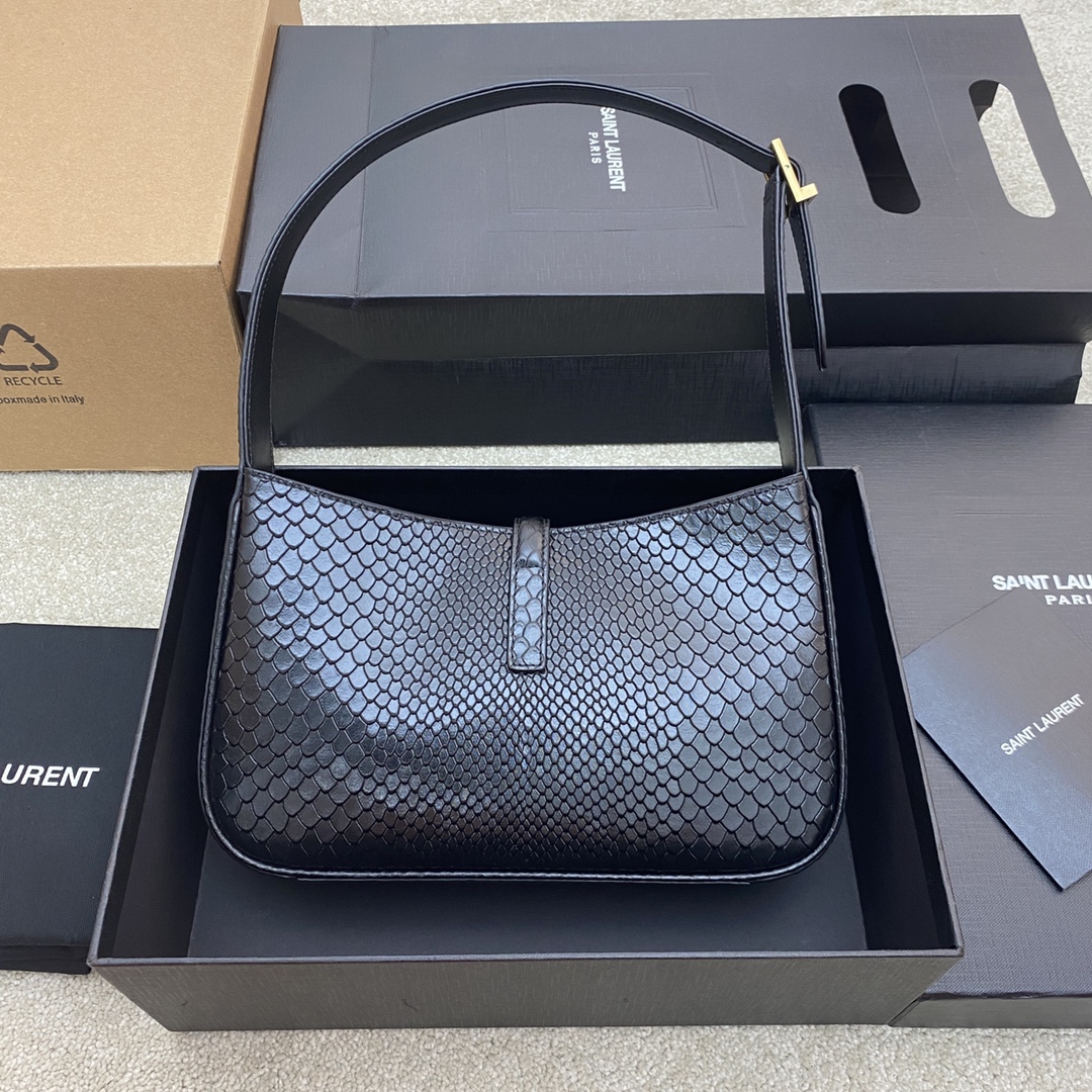 Bagsaaa Y51 LE 5 À 7 in black python leather - 23 X 16 X 6,5 CM