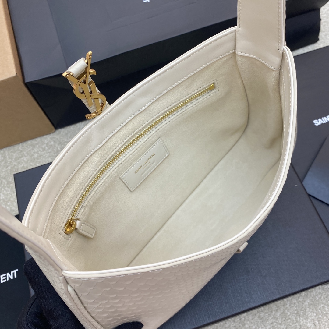 Bagsaaa Y51 LE 5 À 7 in white python leather - 23 X 16 X 6,5 CM