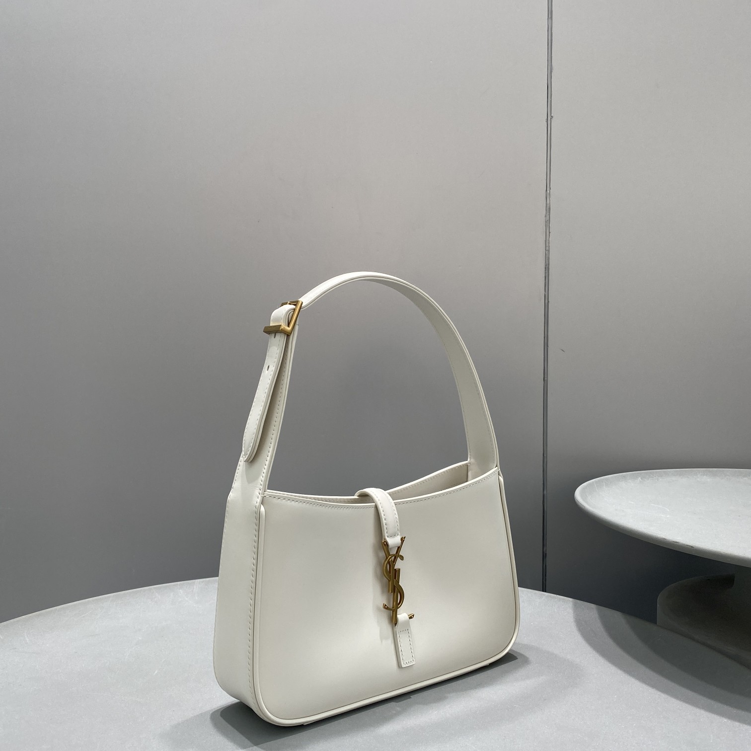 Bagsaaa Y51 LE 5 À 7 in white smooth leather - 23 X 16 X 6,5 CM