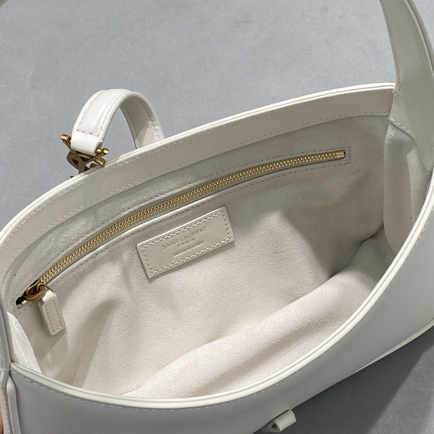 Bagsaaa Y51 LE 5 À 7 in white smooth leather - 23 X 16 X 6,5 CM