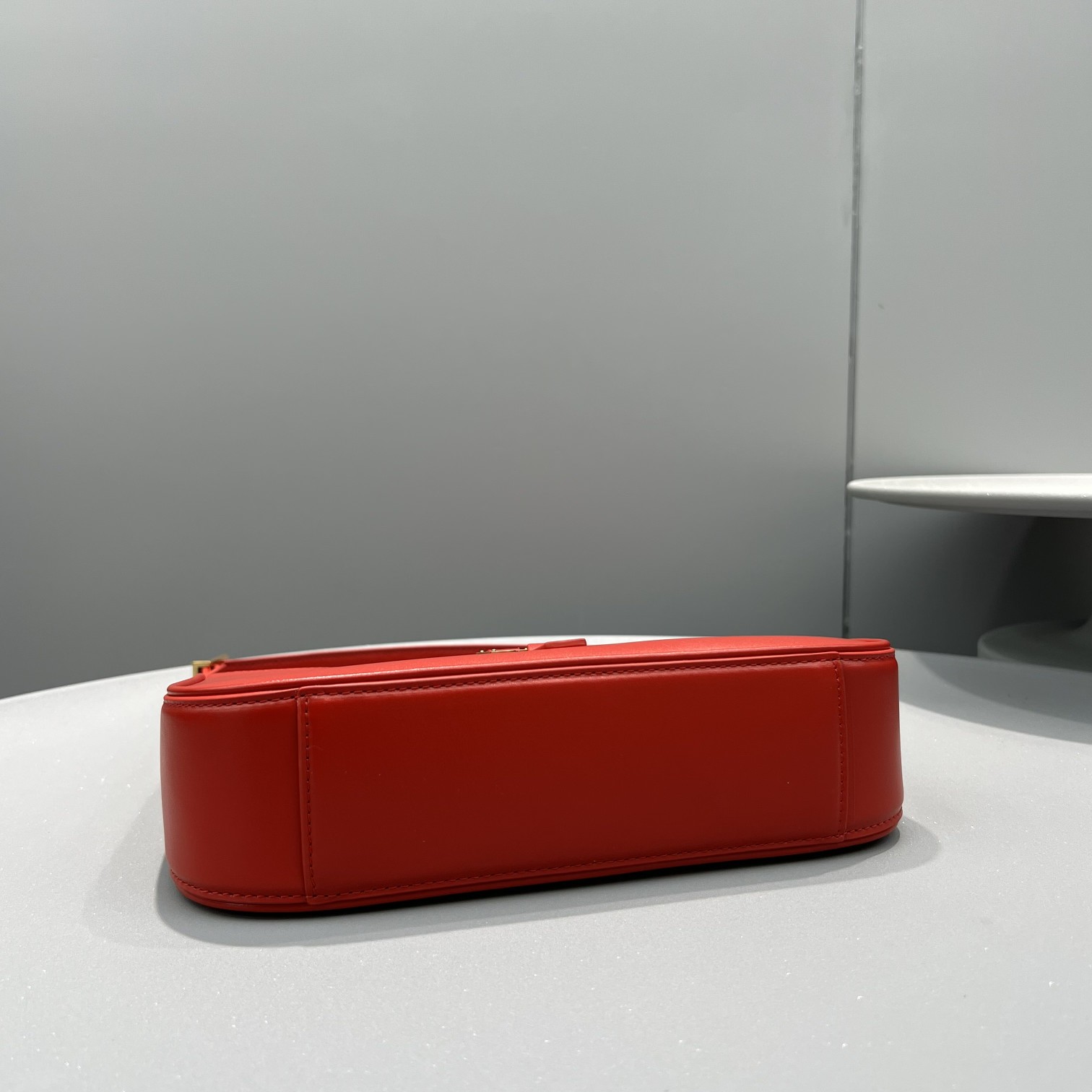 Bagsaaa Y51 LE 5 À 7 in red smooth leather - 23 X 16 X 6,5 CM