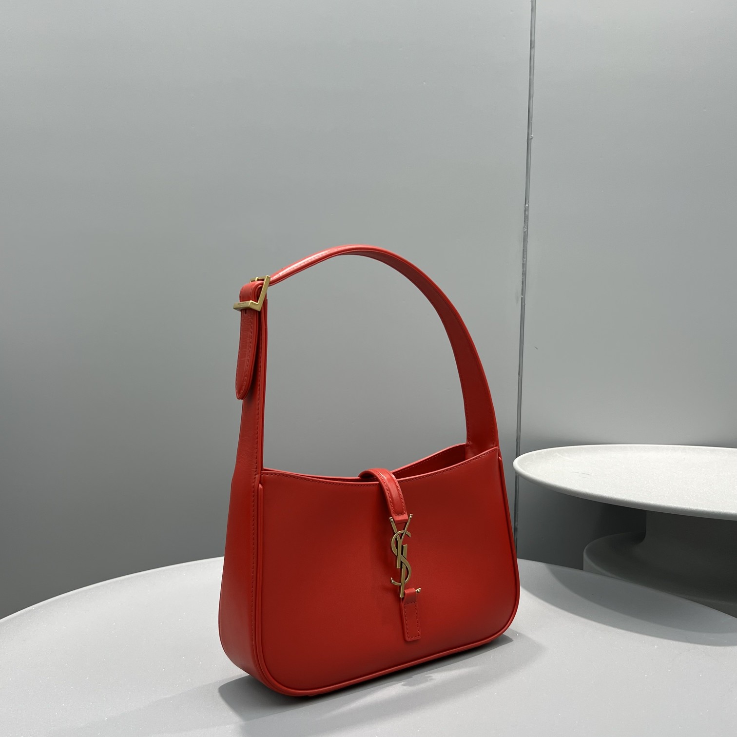 Bagsaaa Y51 LE 5 À 7 in red smooth leather - 23 X 16 X 6,5 CM