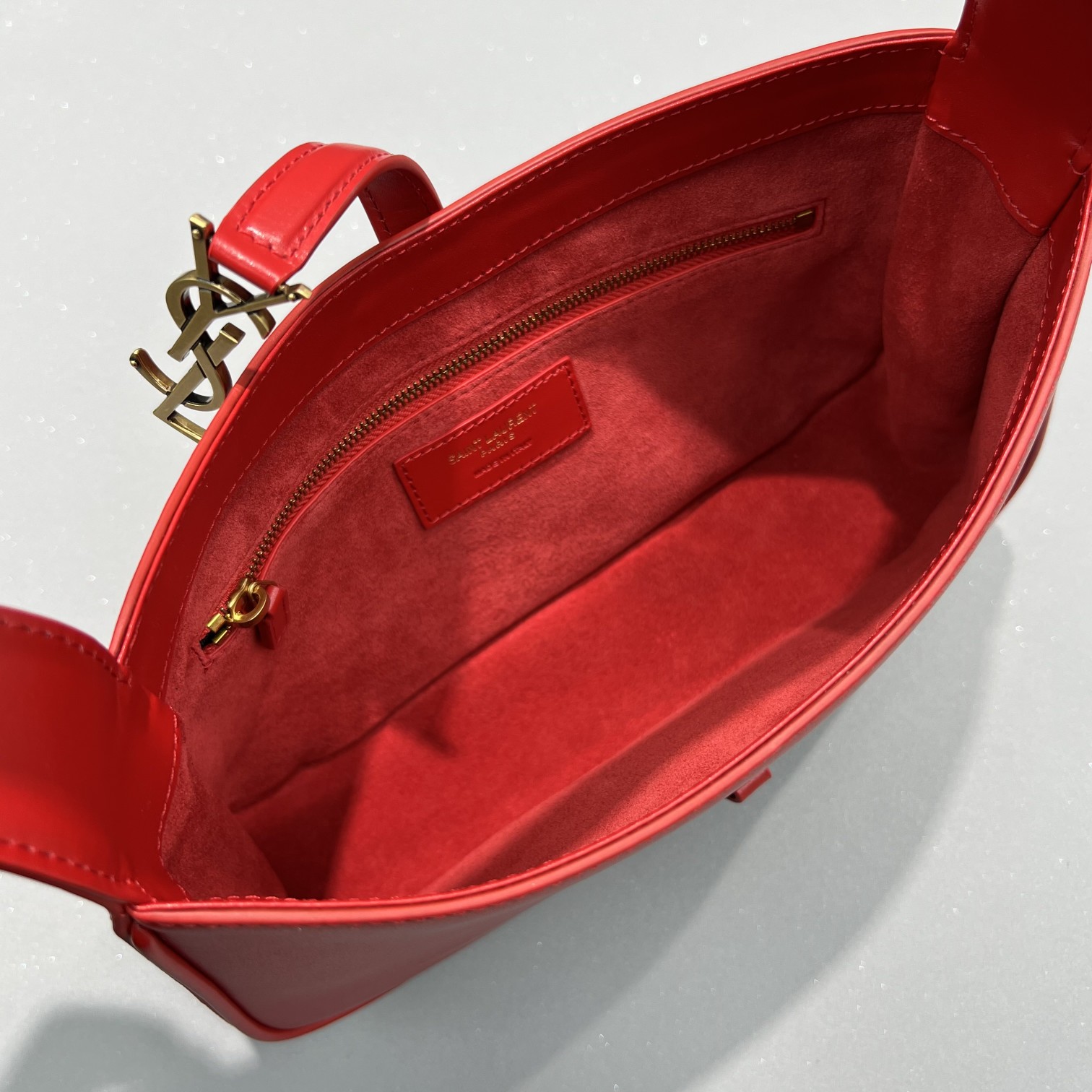 Bagsaaa Y51 LE 5 À 7 in red smooth leather - 23 X 16 X 6,5 CM
