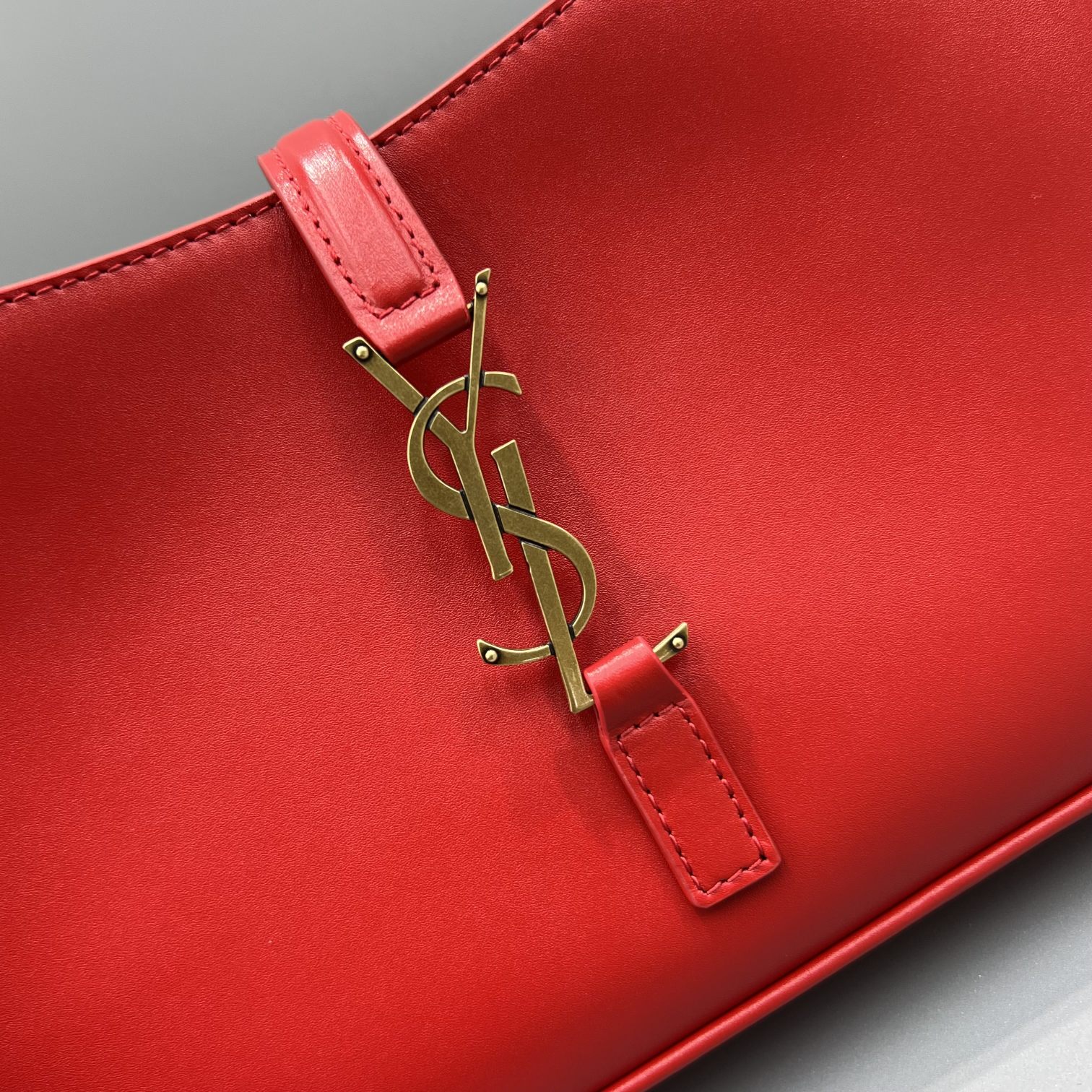 Bagsaaa Y51 LE 5 À 7 in red smooth leather - 23 X 16 X 6,5 CM