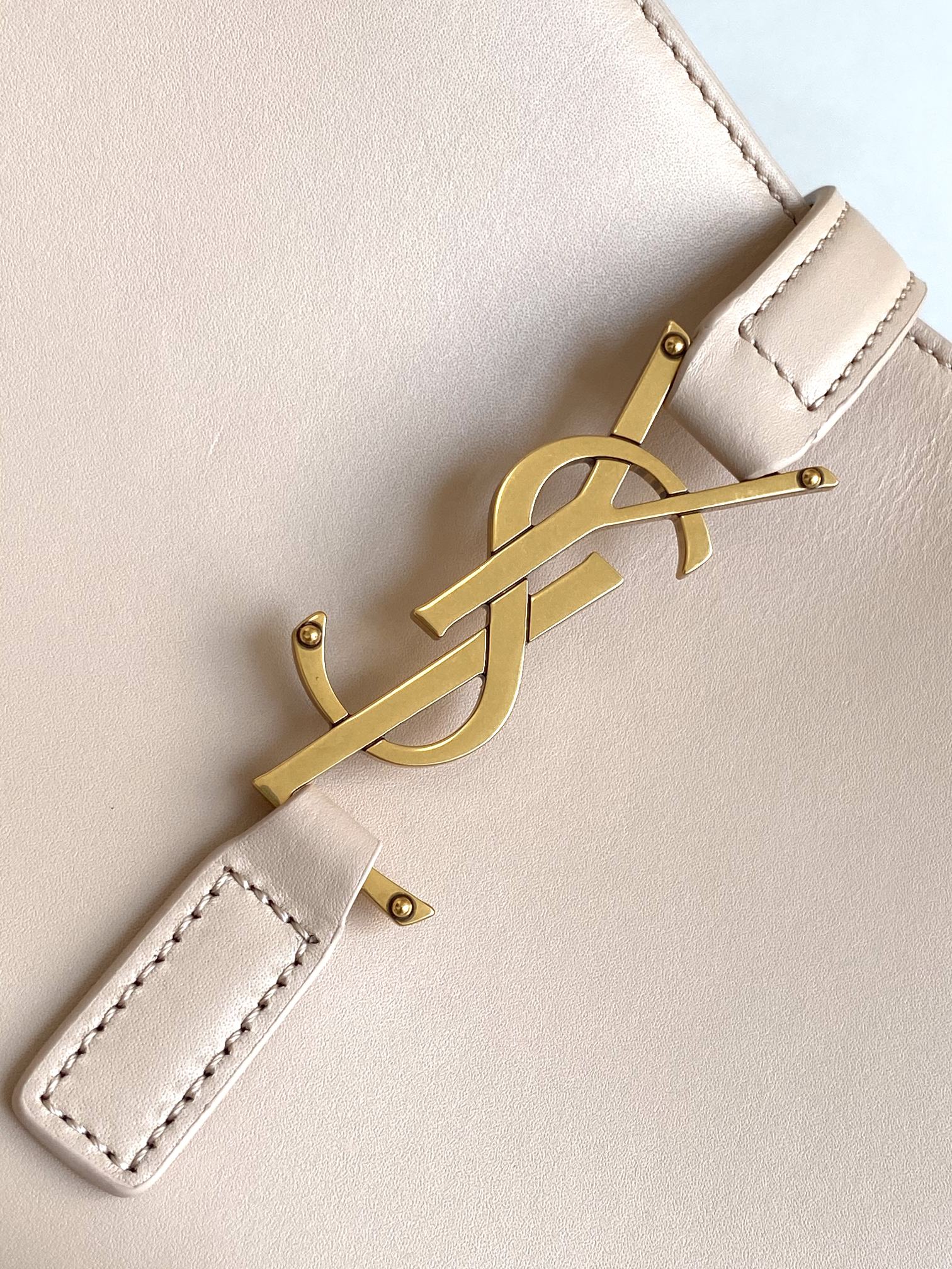 Bagsaaa Y51 LE 5 À 7 in nude smooth leather - 23 X 16 X 6,5 CM