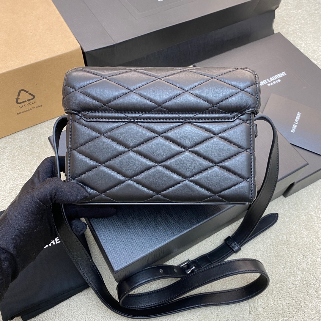 Bagsaaa Y51 June box bag in quilted lambskin silver hardware - 19 X 15 X 8 CM