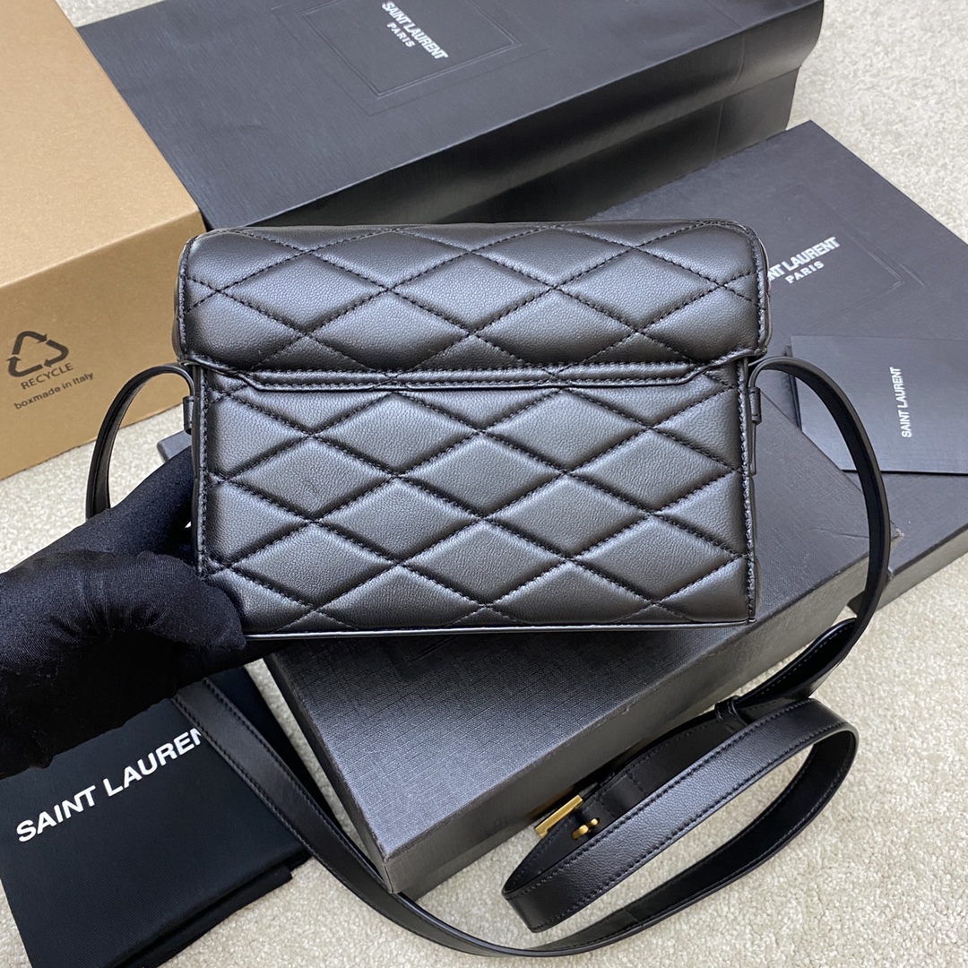 Bagsaaa Y51 June box bag in quilted lambskin gold hardware - 19 X 15 X 8 CM