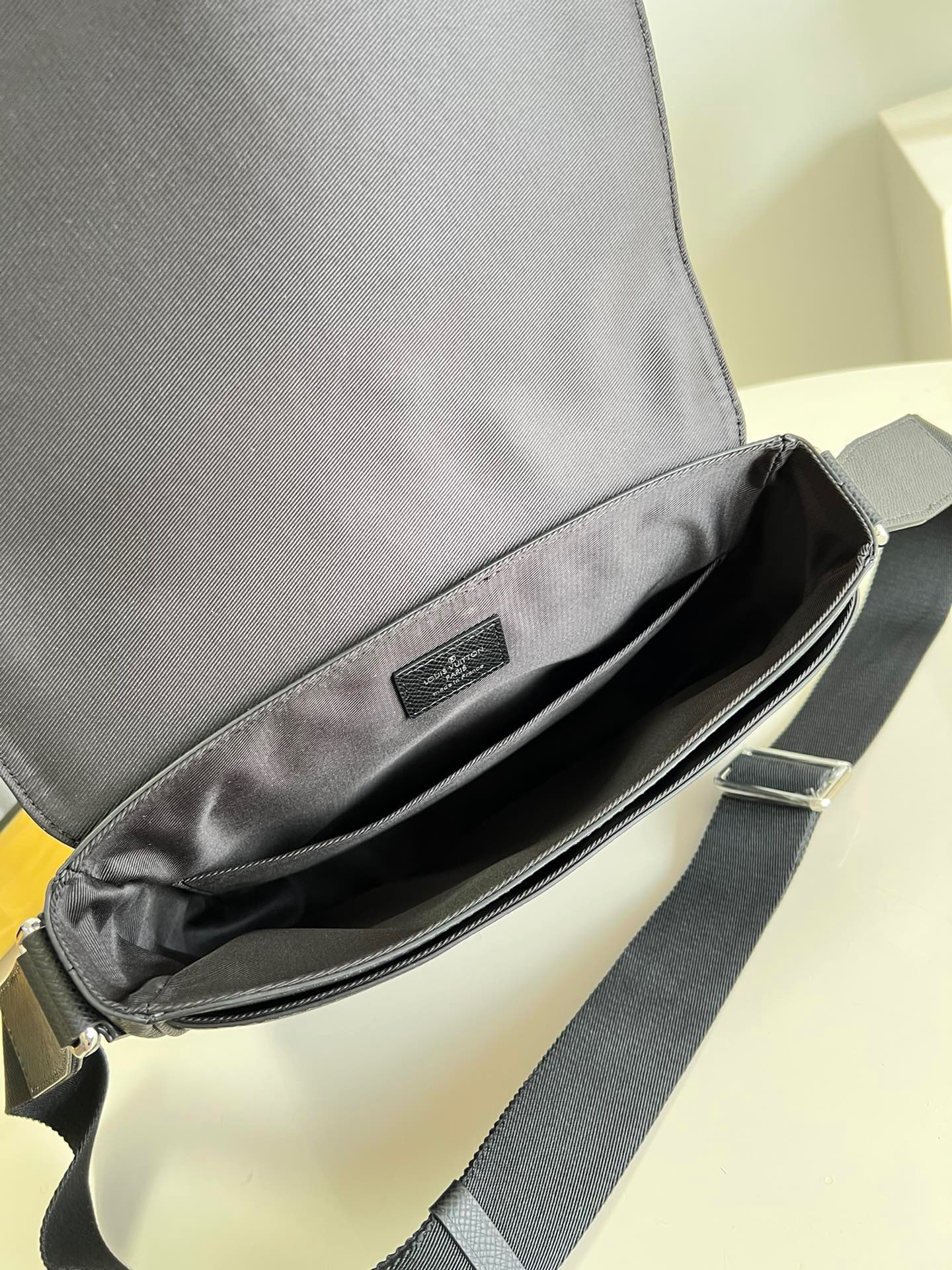 Bagsaaa L0vis Vvtt0n District PM Black Taiga cowhide leather - 26 x 20 x 7 cm