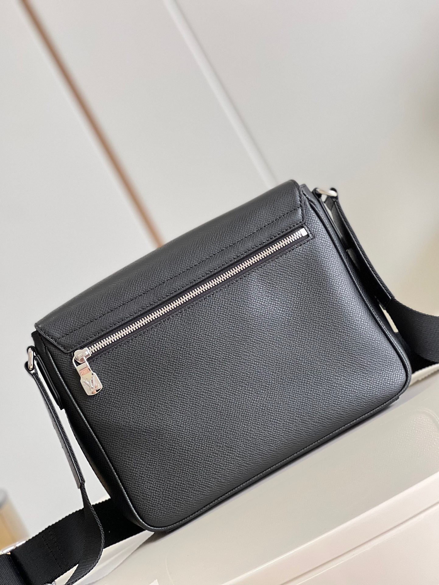 Bagsaaa L0vis Vvtt0n District PM Black Taiga cowhide leather - 26 x 20 x 7 cm