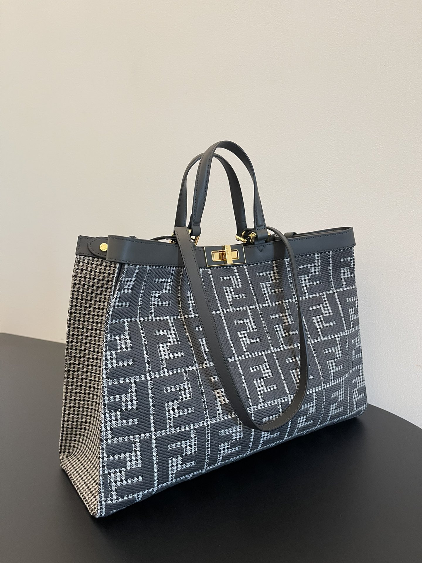 Bagsaaa F**di X - Tote Grey houndstooth wool shopper with FF embroidery - 41x29.5x16cm
