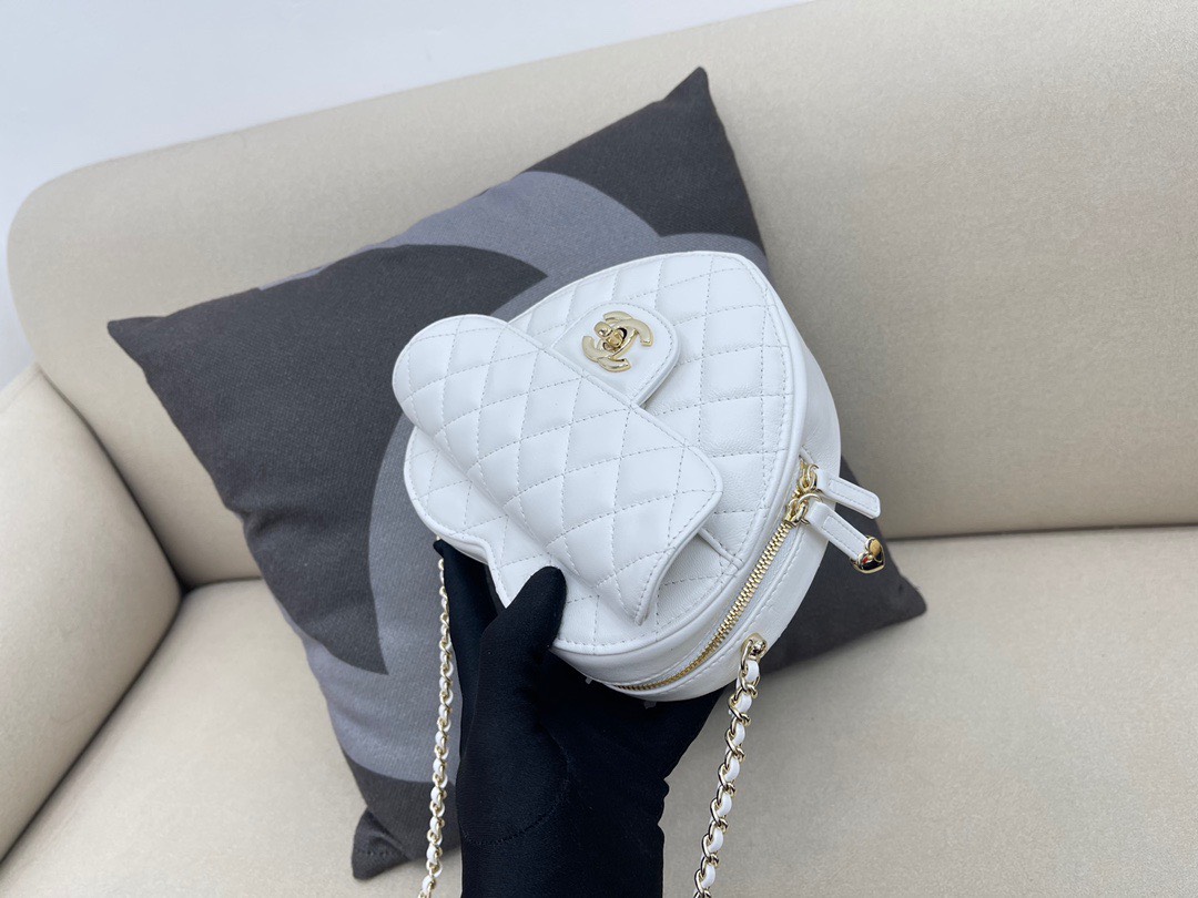 Bagsaaa Ch**el White Heart - 18x16.5x6.5cm