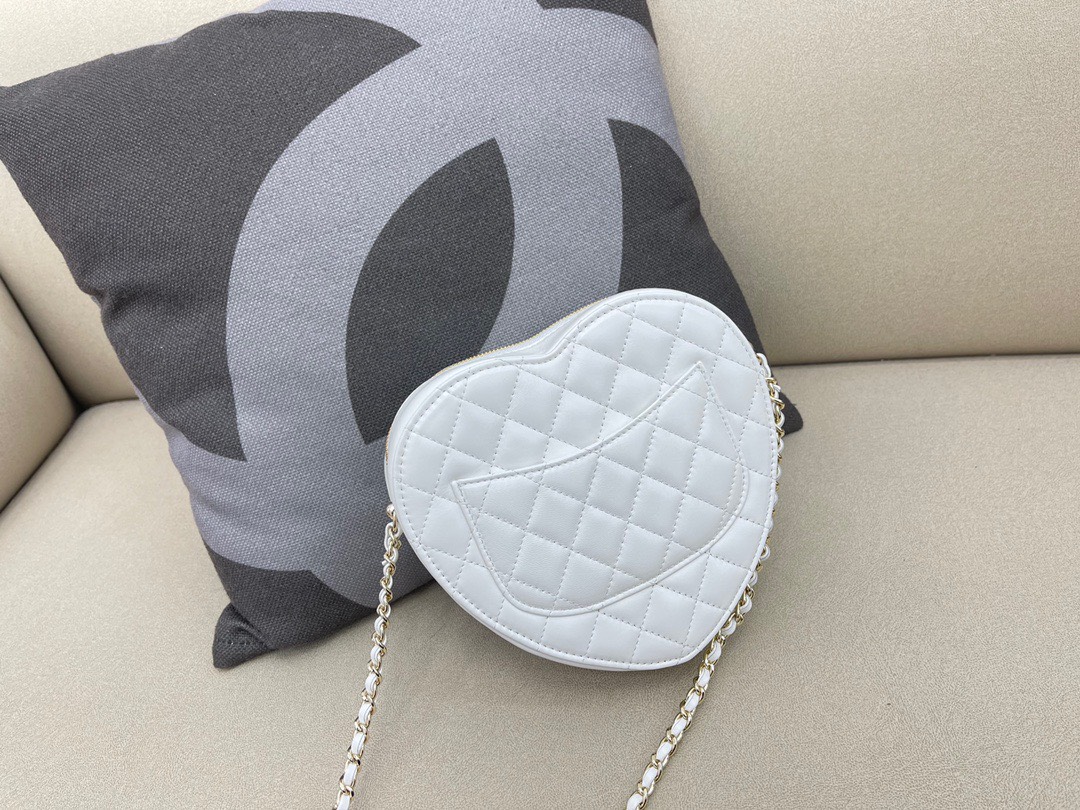 Bagsaaa Ch**el White Heart - 18x16.5x6.5cm