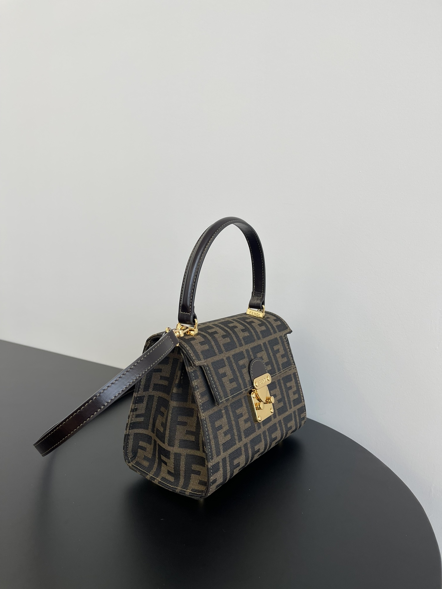 Bagsaaa F**di Zucca Shoulder Bag - 21*15*10cm