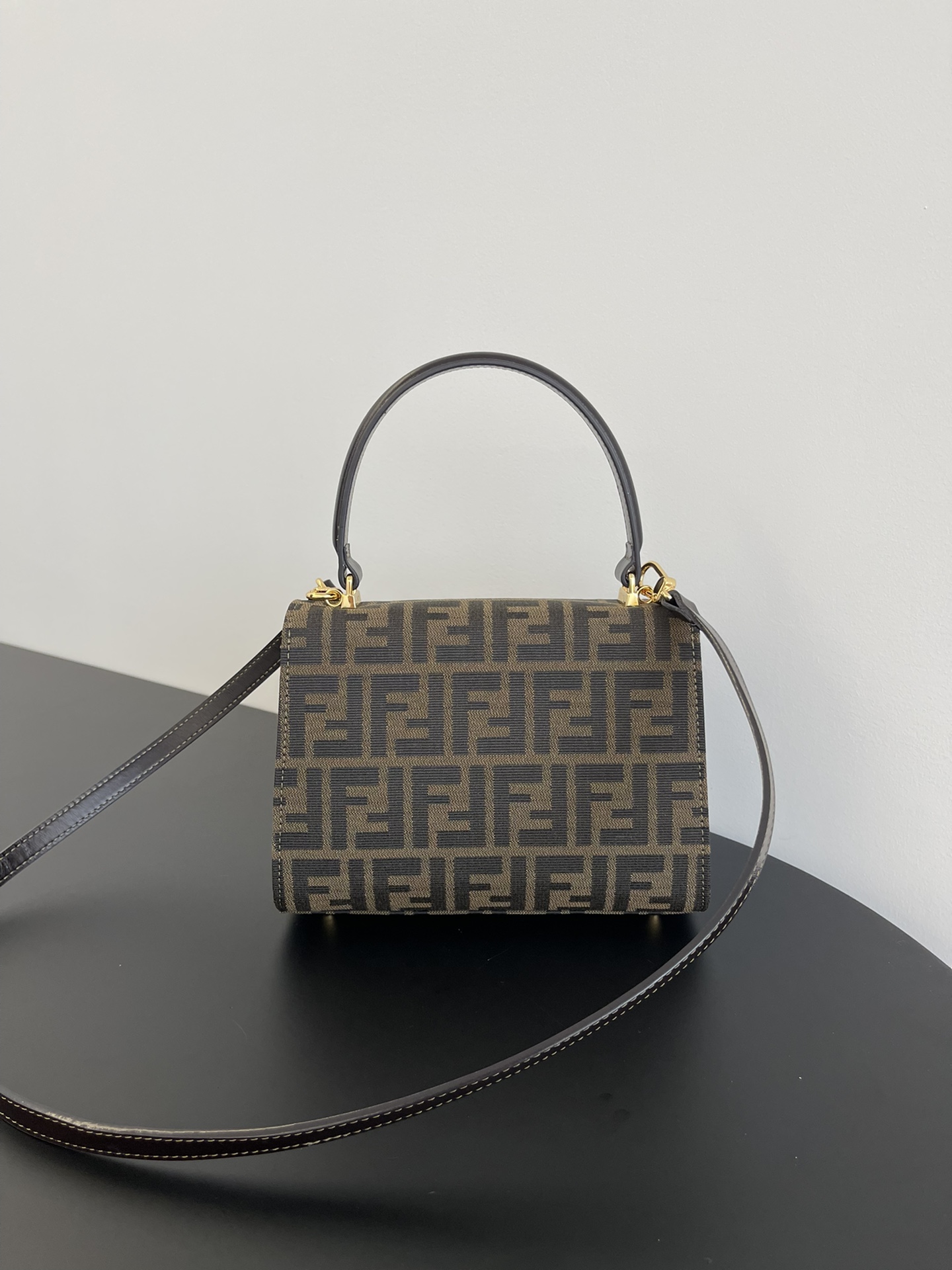 Bagsaaa F**di Zucca Shoulder Bag - 21*15*10cm