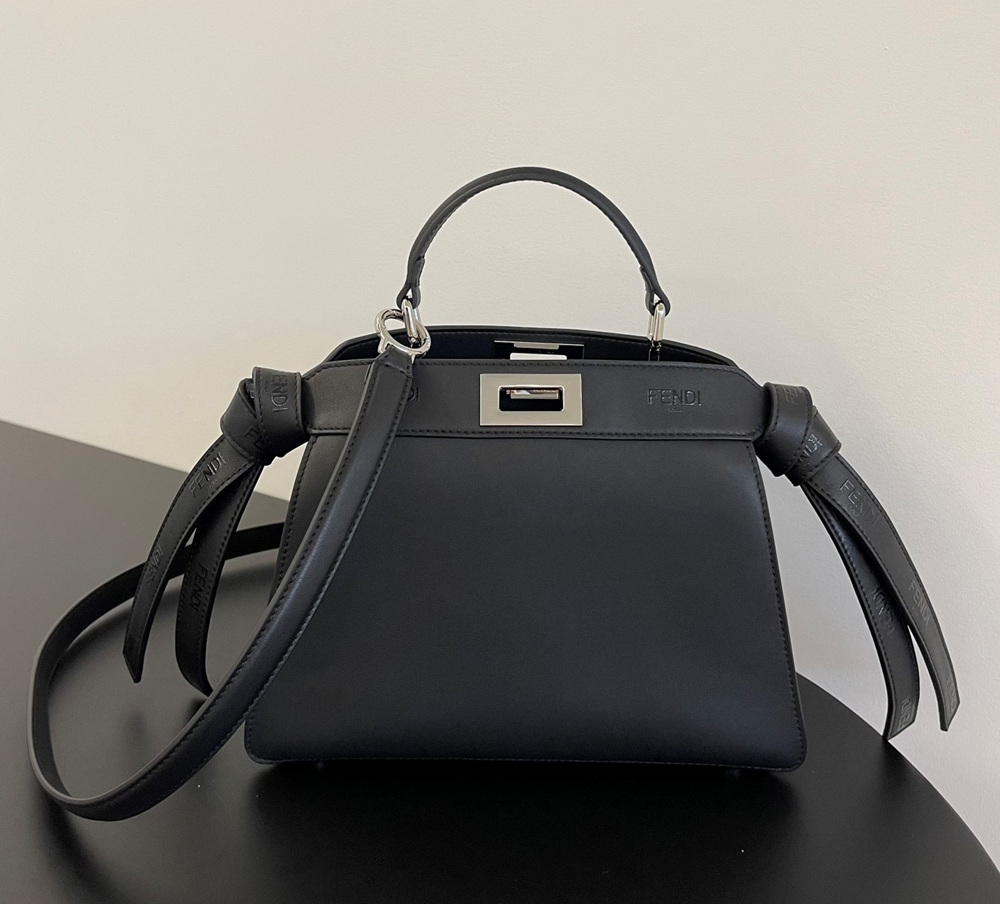 Bagsaaa F**di Peekaboo ISeeU Medium Black Leather Bag - 27*11*21cm