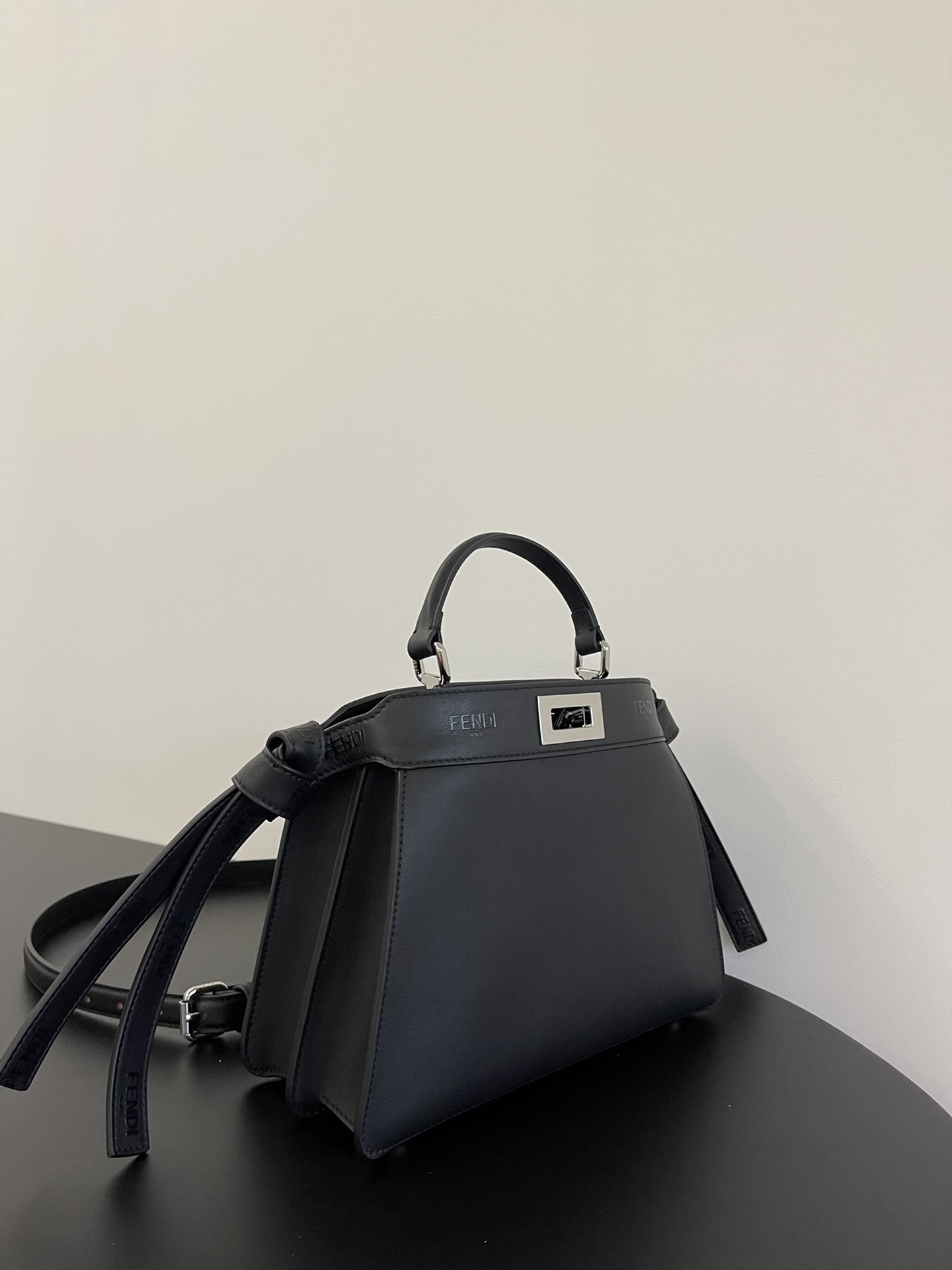 Bagsaaa F**di Peekaboo ISeeU Medium Black Leather Bag - 27*11*21cm