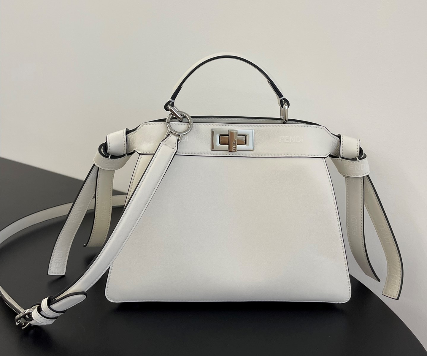Bagsaaa F**di Peekaboo ISeeU Medium White Leather Bag - 27*11*21cm