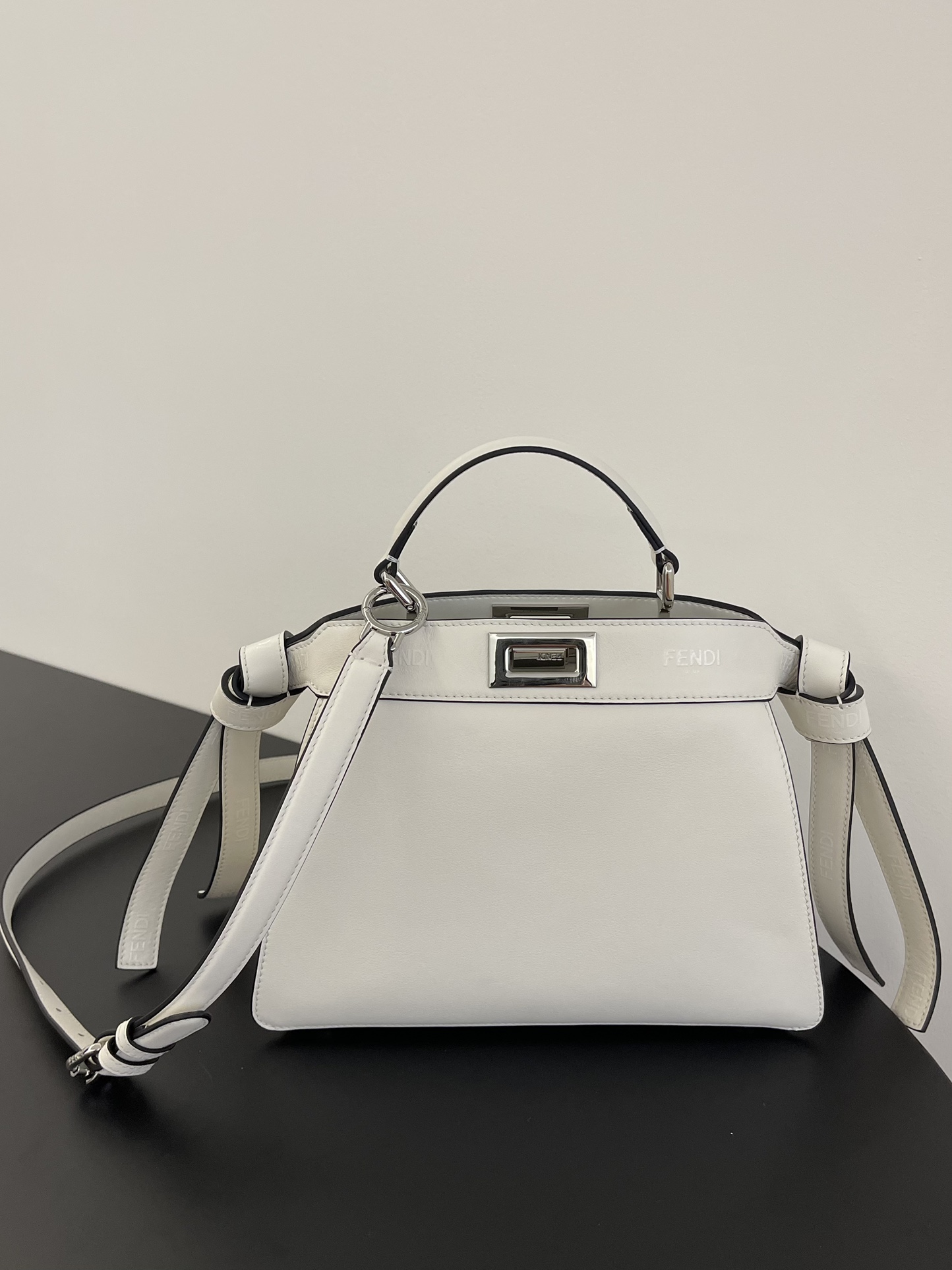 Bagsaaa F**di Peekaboo ISeeU Medium White Leather Bag - 27*11*21cm