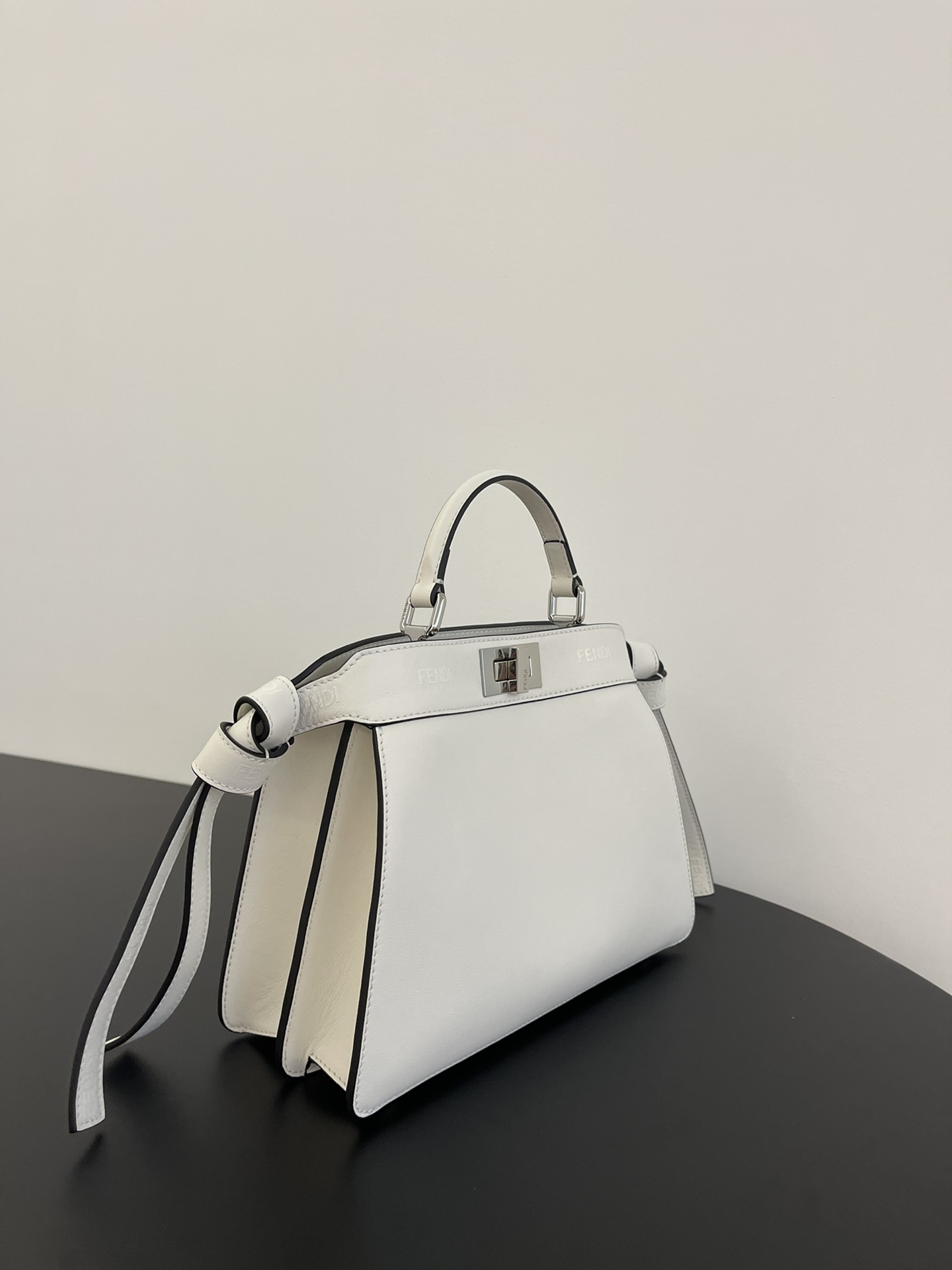 Bagsaaa F**di Peekaboo ISeeU Medium White Leather Bag - 27*11*21cm
