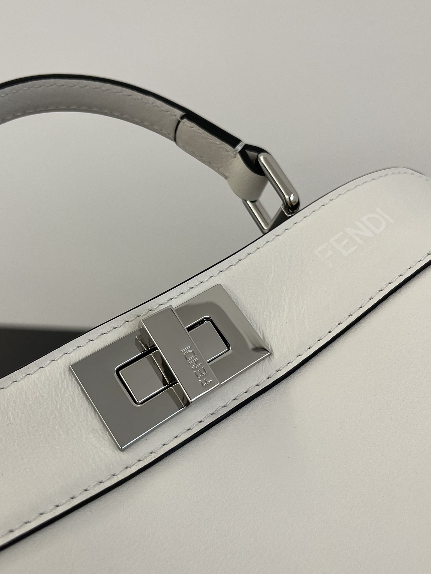 Bagsaaa F**di Peekaboo ISeeU Medium White Leather Bag - 27*11*21cm