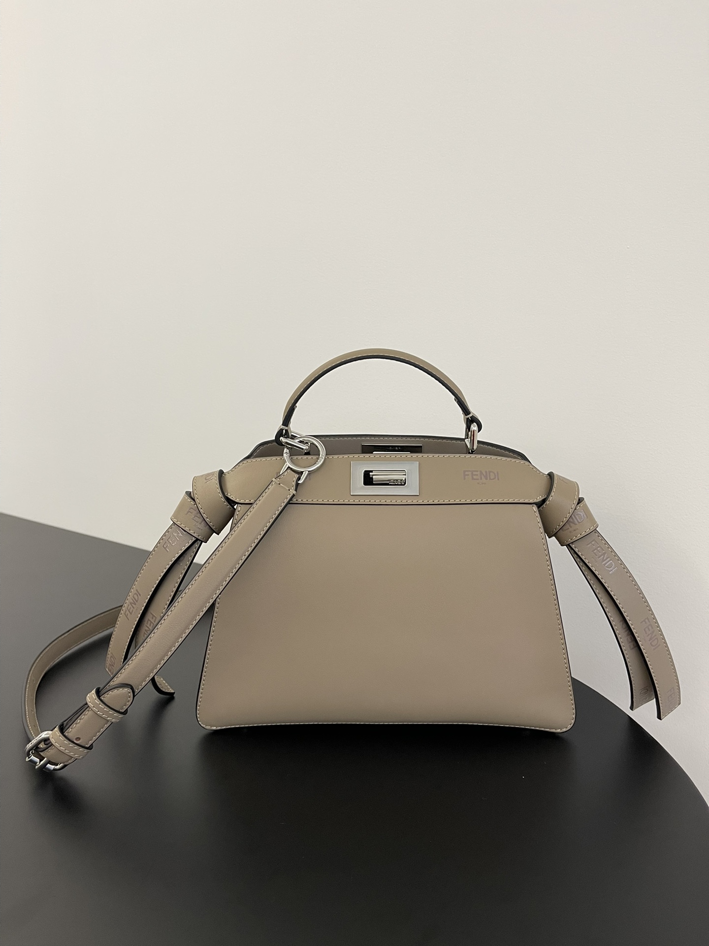 Bagsaaa F**di Peekaboo ISeeU Medium Brown Leather Bag - 27*11*21cm
