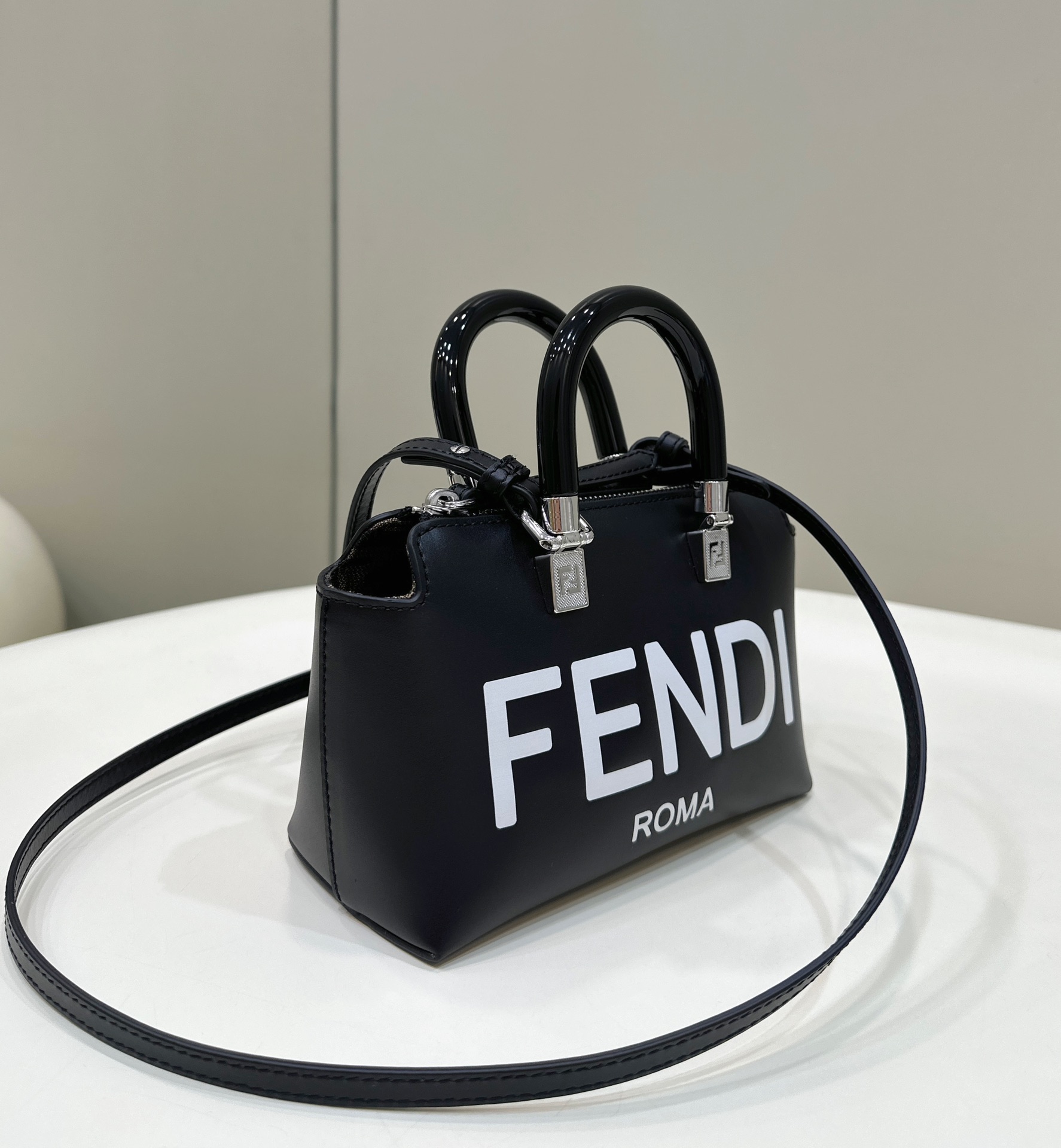 Bagsaaa F**di By The Way Black Leather Bag - 17*8*12cm