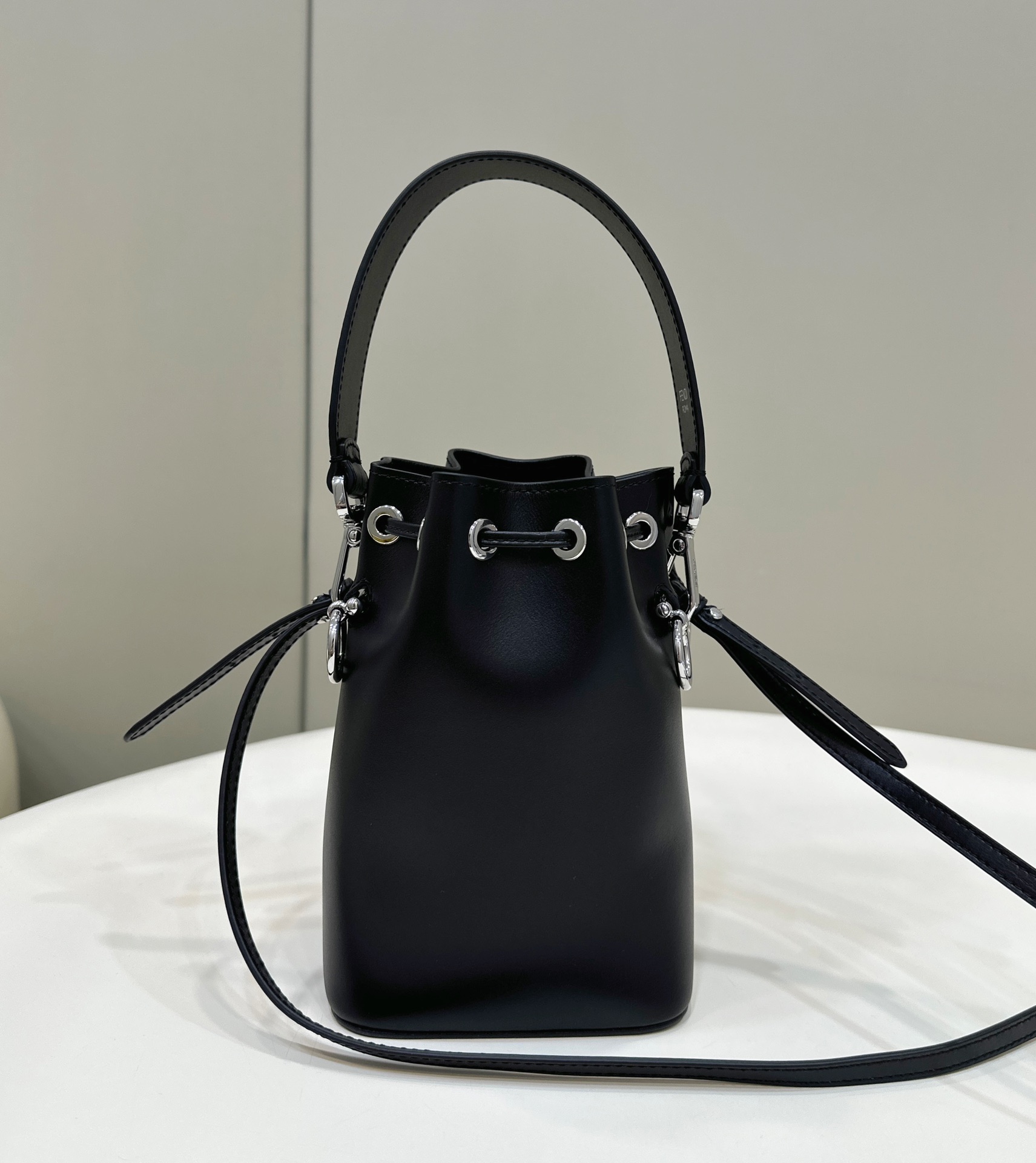 Bagsaaa F**di Mon Tresor Black leather mini-bag - 18x12x10cm