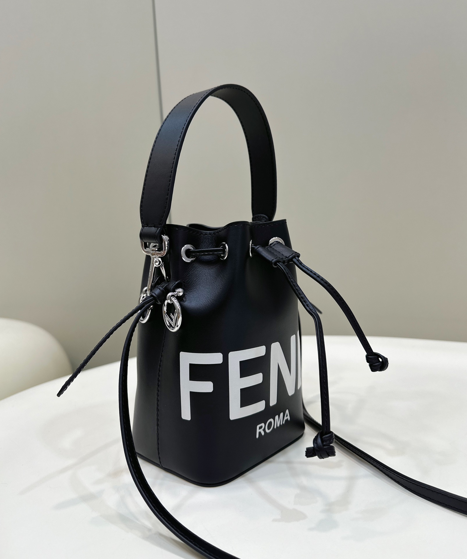 Bagsaaa F**di Mon Tresor Black leather mini-bag - 18x12x10cm