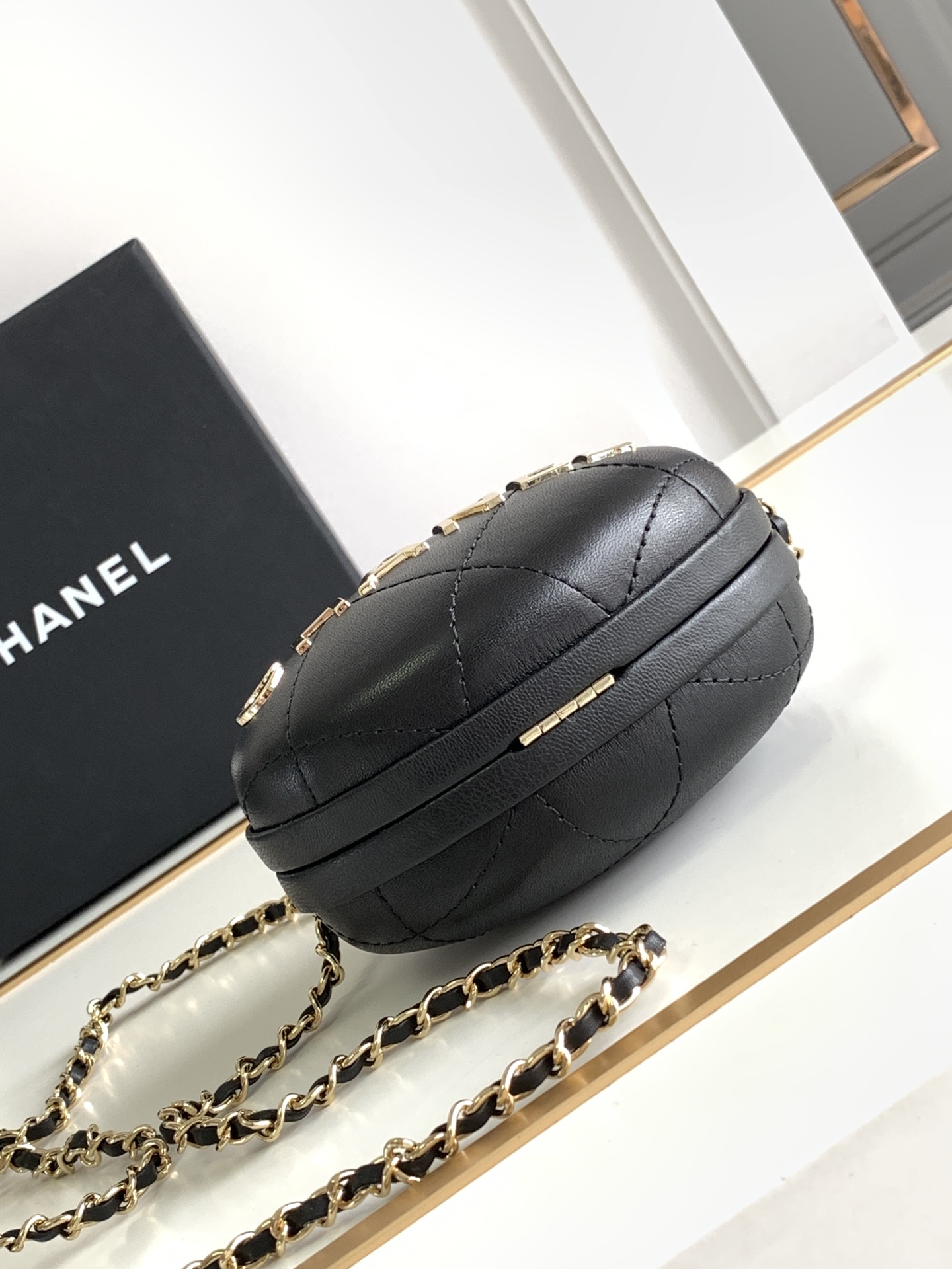 Bagsaaa Ch**el Round Black Lambskin Bag - 8.5x12x6cm