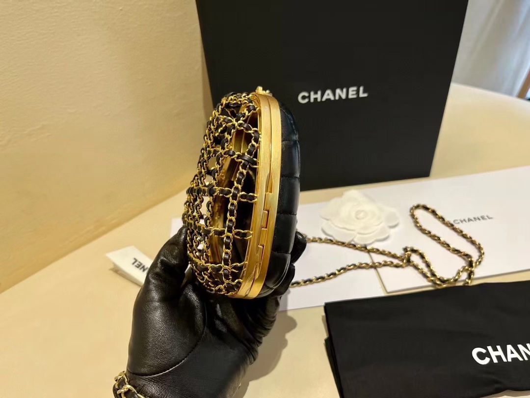 Bagsaaa Ch**el HEART MINAUDIERE Lambskin & Gold-Tone Metal Black AS4027 - 13 × 14 × 3 cm