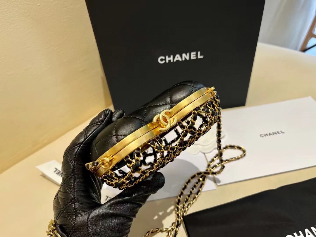 Bagsaaa Ch**el HEART MINAUDIERE Lambskin & Gold-Tone Metal Black AS4027 - 13 × 14 × 3 cm