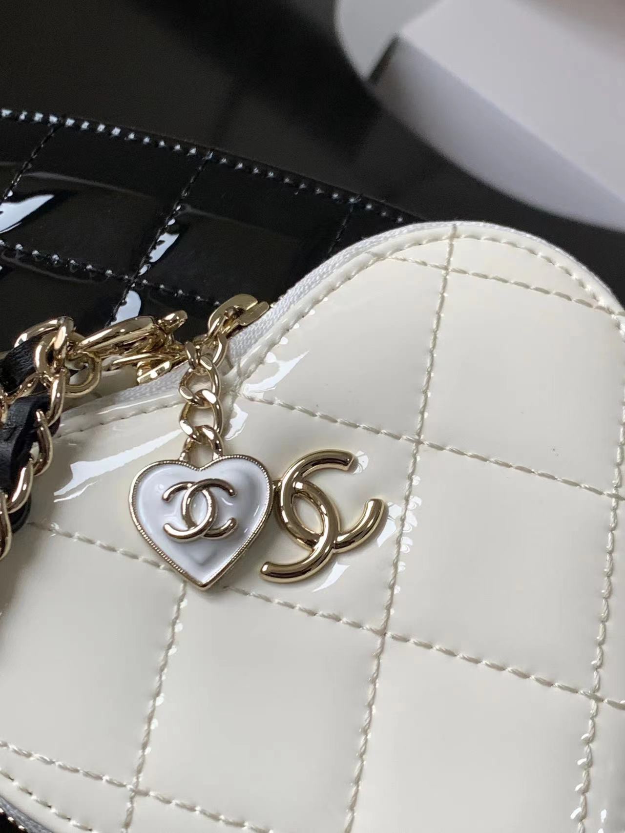 Bagsaaa Ch**el Clutch With Chain AP3295 Double Heart - 13.3 × 15 × 2 cm