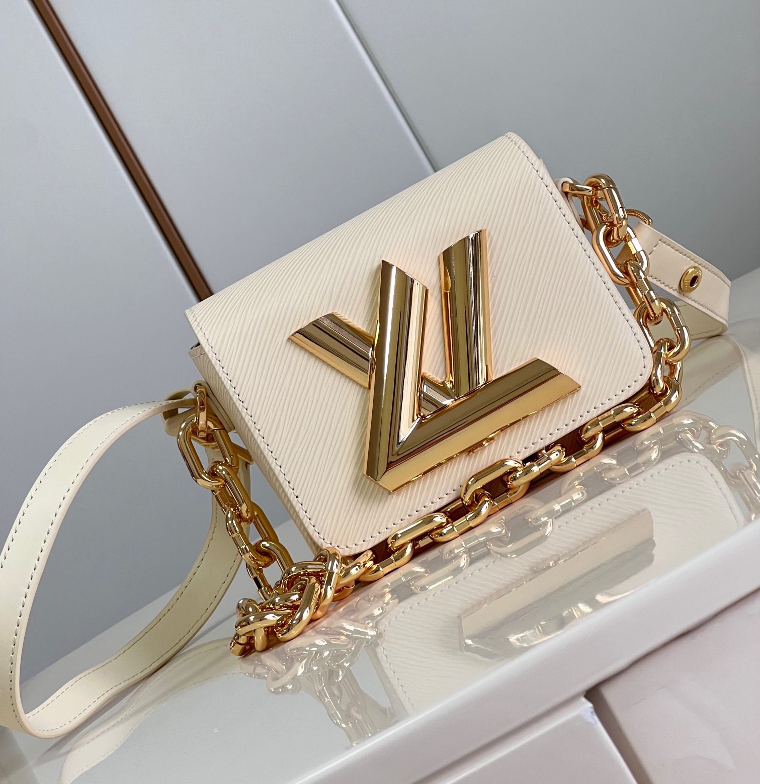Bagsaaa L0vis Vvtt0n Twist Lock XL Epi White Bag - 16.5 x 19 x 8.5 cm