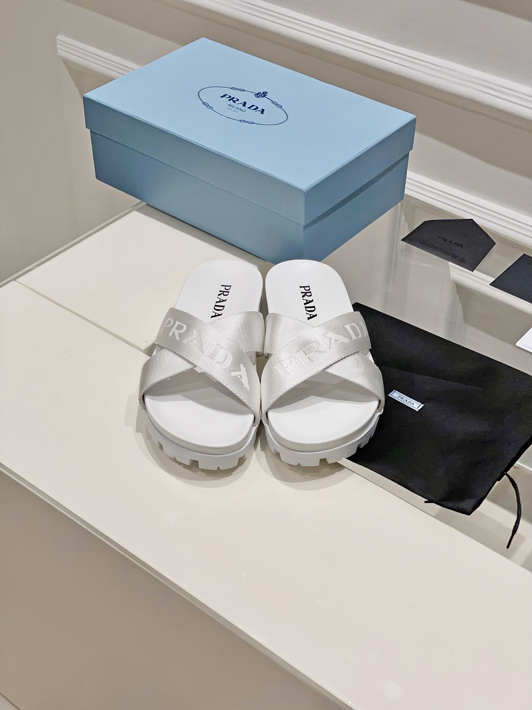 Bagsaaa Pra*a White Slides
