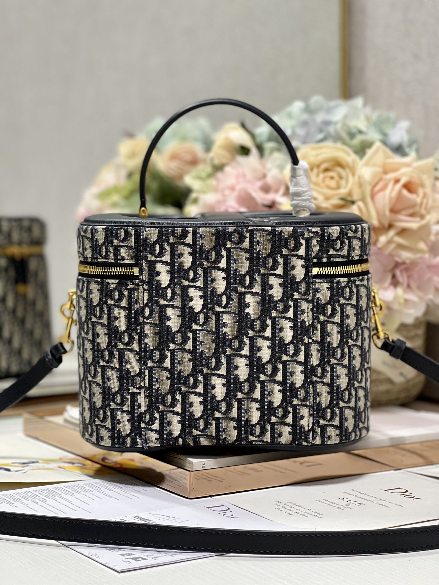 Bagsaaa D10r CD Signature Vanity Case Blue Oblique Jacquard - 24*14*18cm
