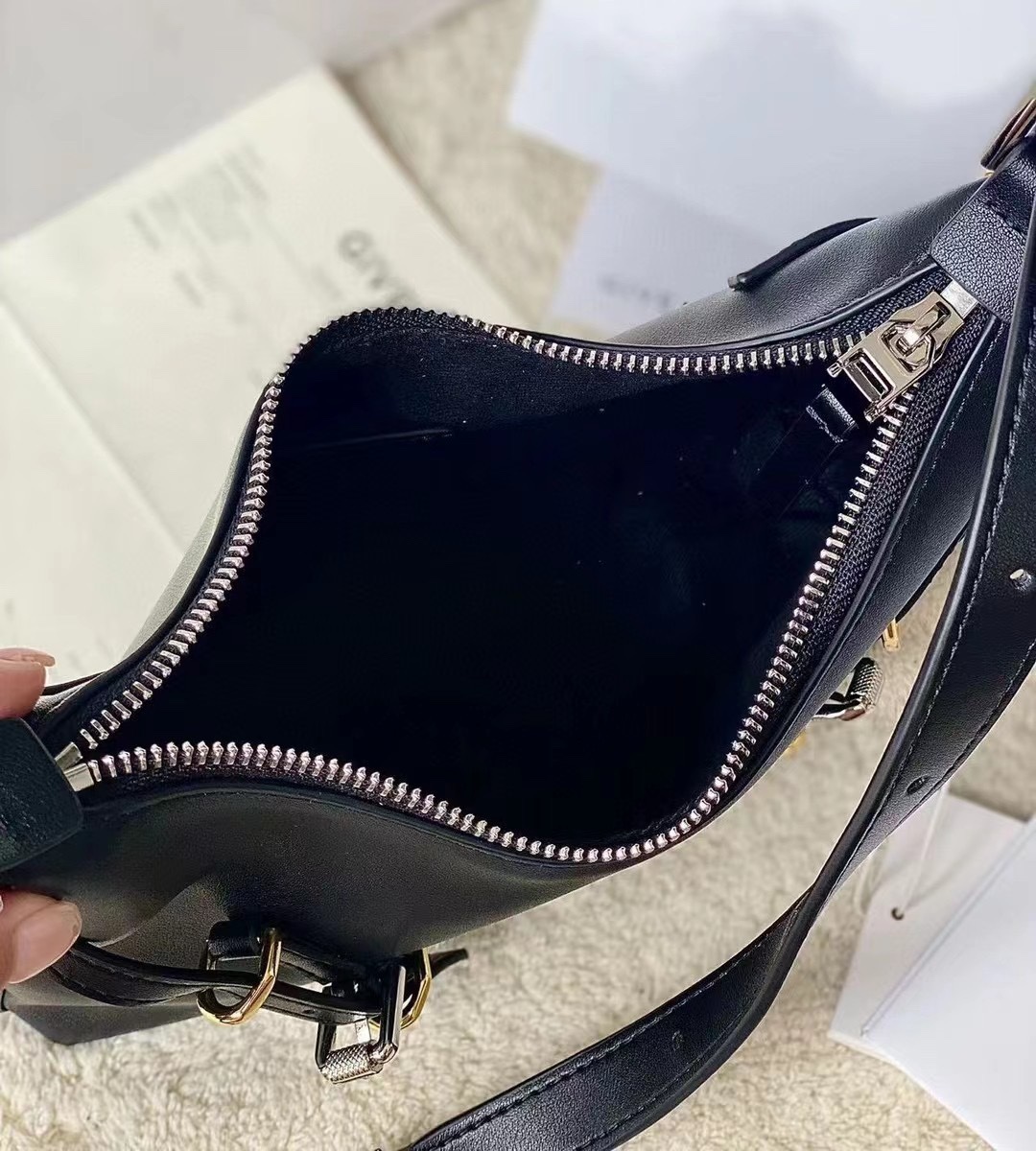 Bagsaaa Givenchy Black Voyou Shoulder Bag - 24*18*3.5cm