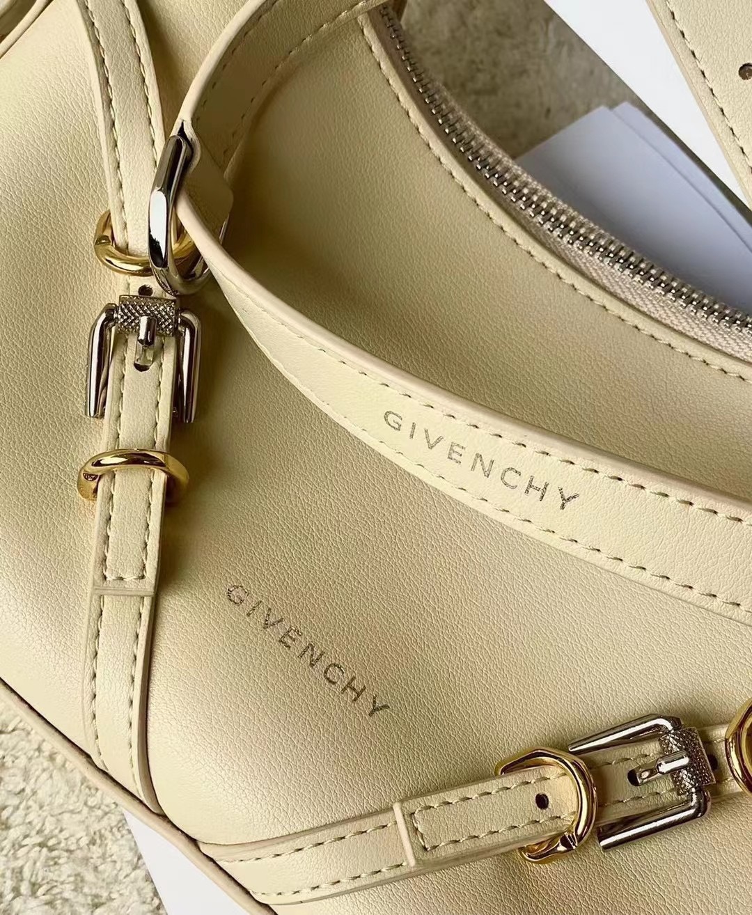 Bagsaaa Givenchy Beige Voyou Shoulder Bag - 24*18*3.5cm