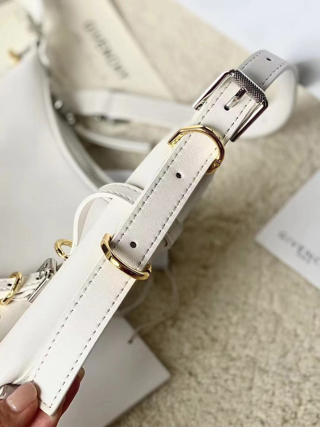 Bagsaaa Givenchy White Voyou Shoulder Bag - 24*18*3.5cm