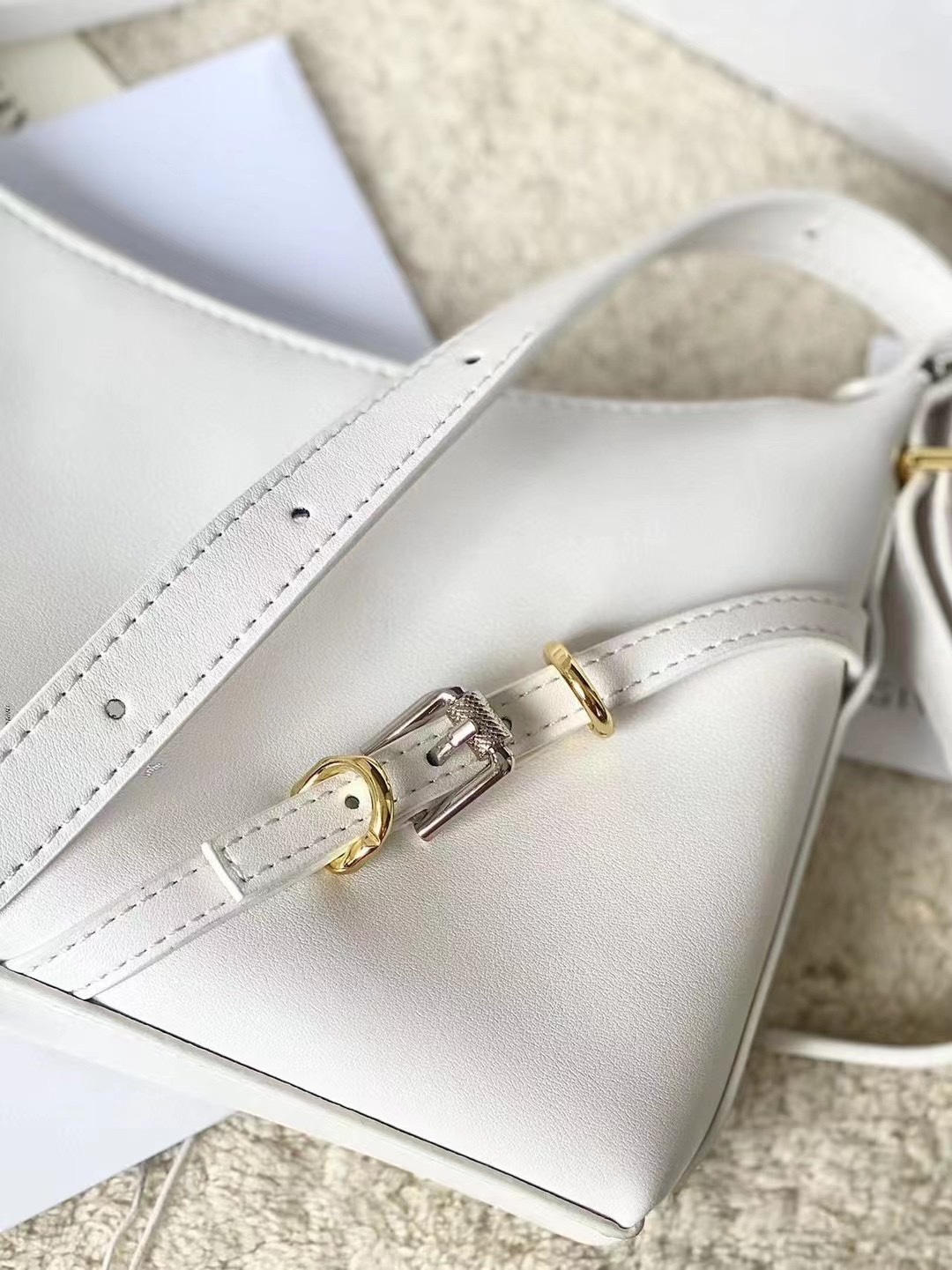 Bagsaaa Givenchy White Voyou Shoulder Bag - 24*18*3.5cm