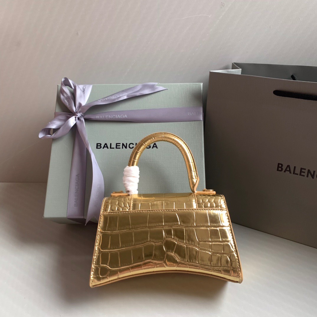 Bagsaaa Ba1en*iaga Hourglass metallic tote in gold - 23cmx10x14cm