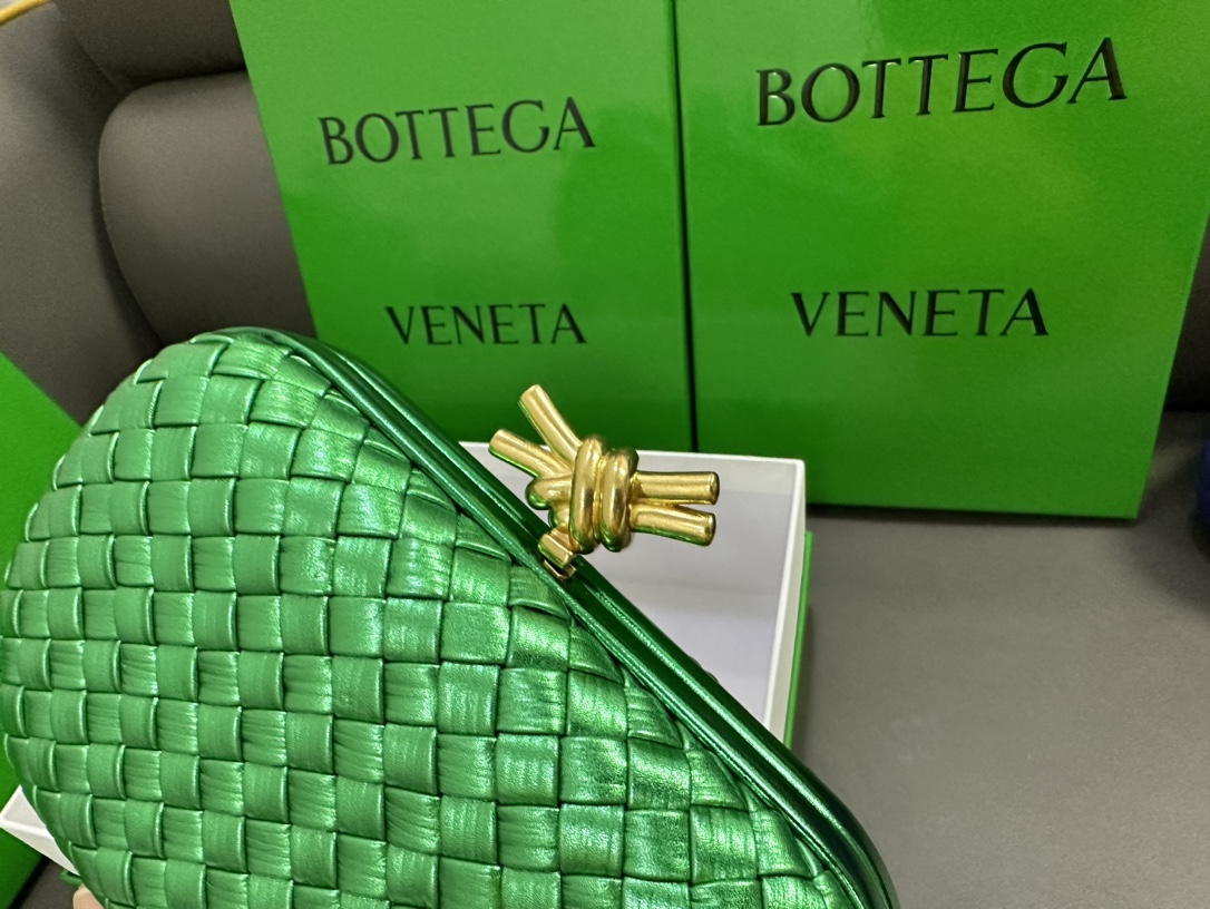 Bagsaa B0tt*ga Ven*ta Knot Neo Green - 20x12x5.5cm