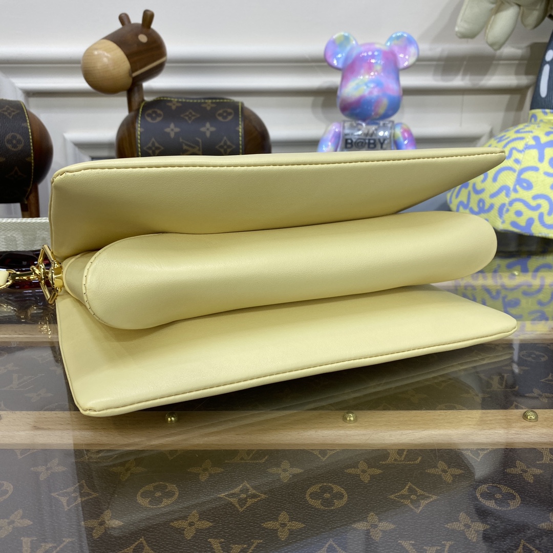 Bagsaaa L0vis Vvtt0n Coussin PM Yellow - 23 X 16 X 6.5 CM