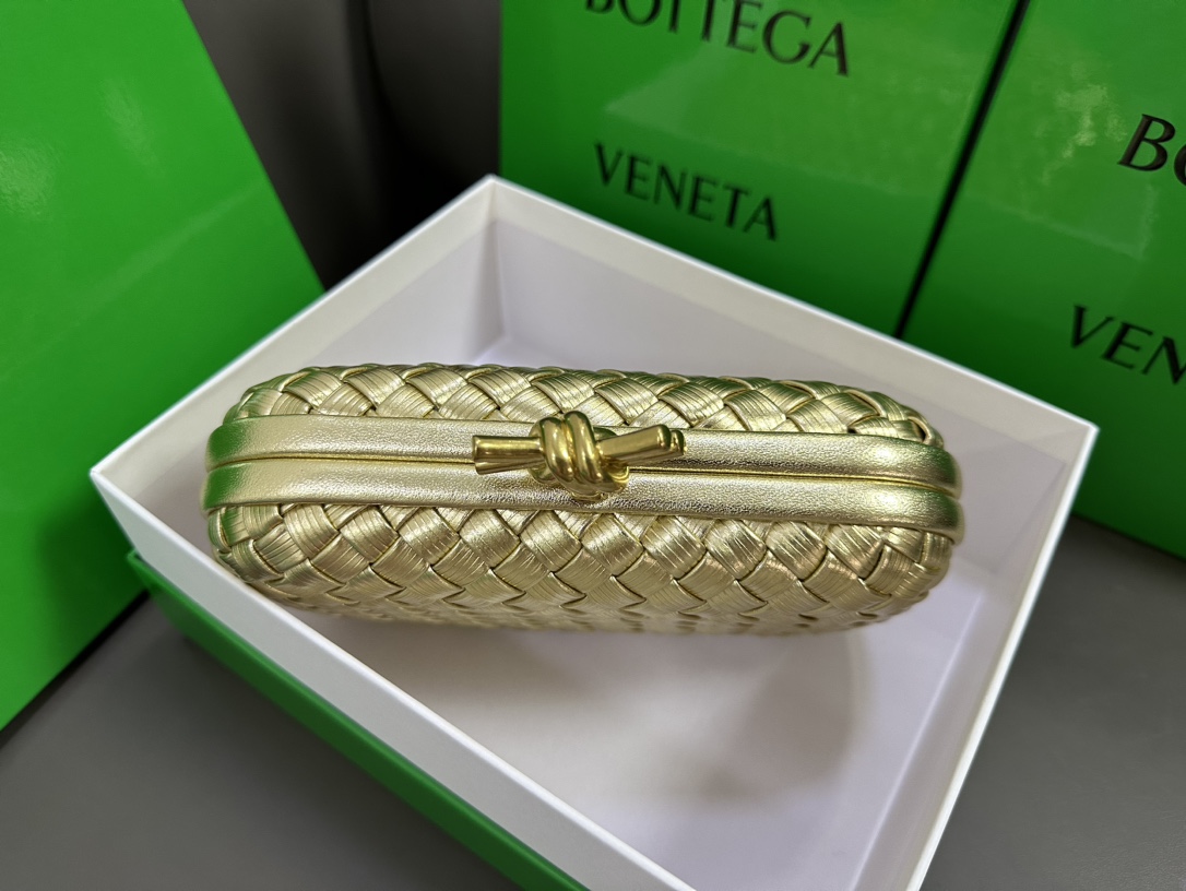 Bagsaa B0tt*ga Ven*ta Knot Light Gold - 20x12x5.5cm