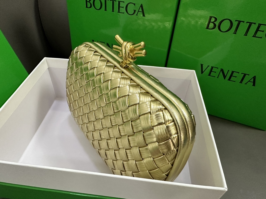 Bagsaa B0tt*ga Ven*ta Knot Light Gold - 20x12x5.5cm