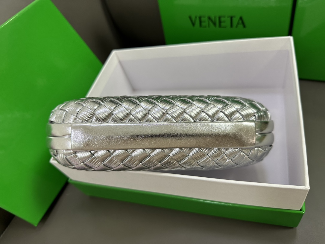Bagsaa B0tt*ga Ven*ta Knot Silver - 20x12x5.5cm