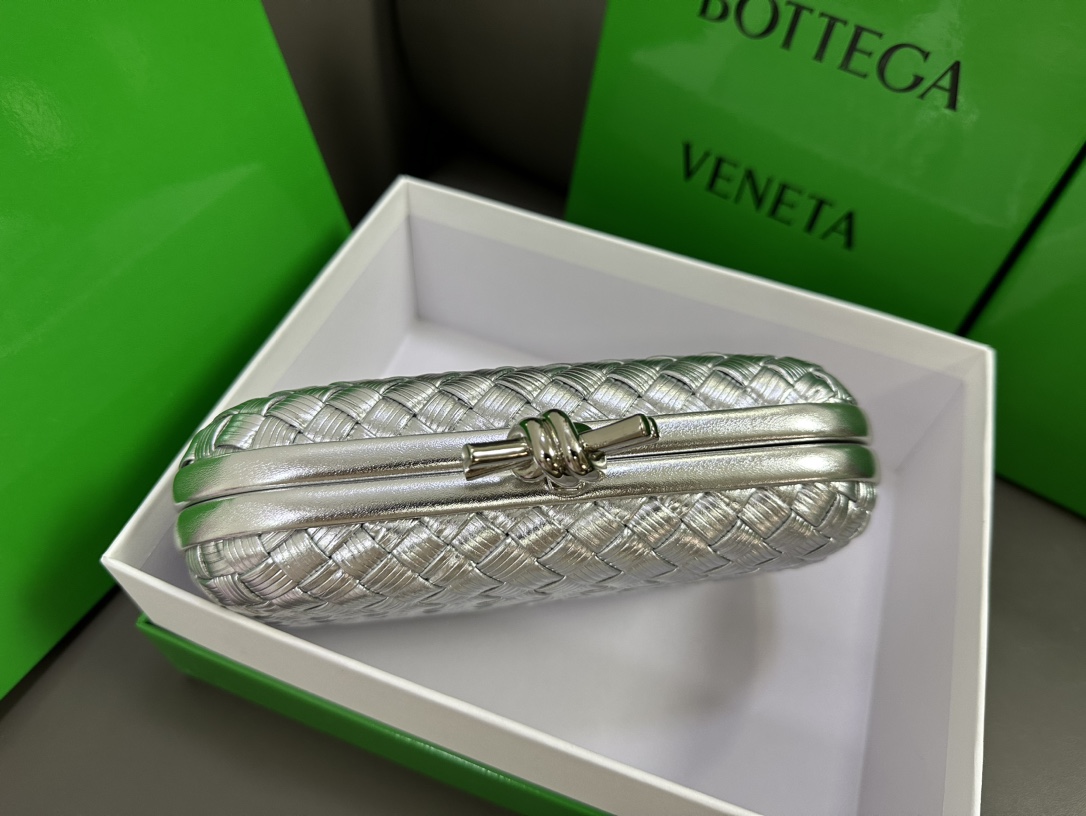 Bagsaa B0tt*ga Ven*ta Knot Silver - 20x12x5.5cm