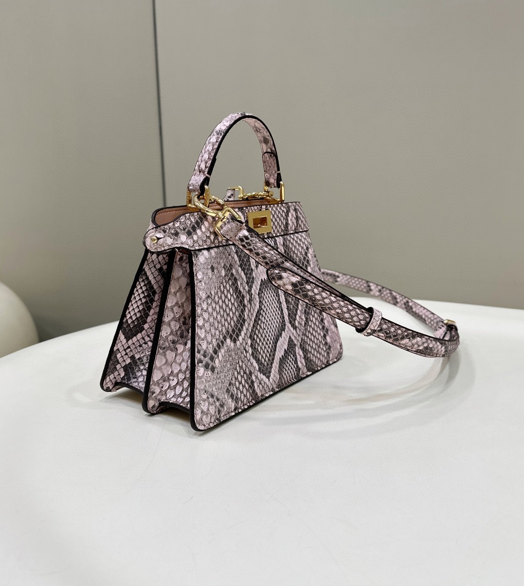 Bagsaaa Peekaboo ISeeU Petite Natural python leather pink bag - 21*11*16cm
