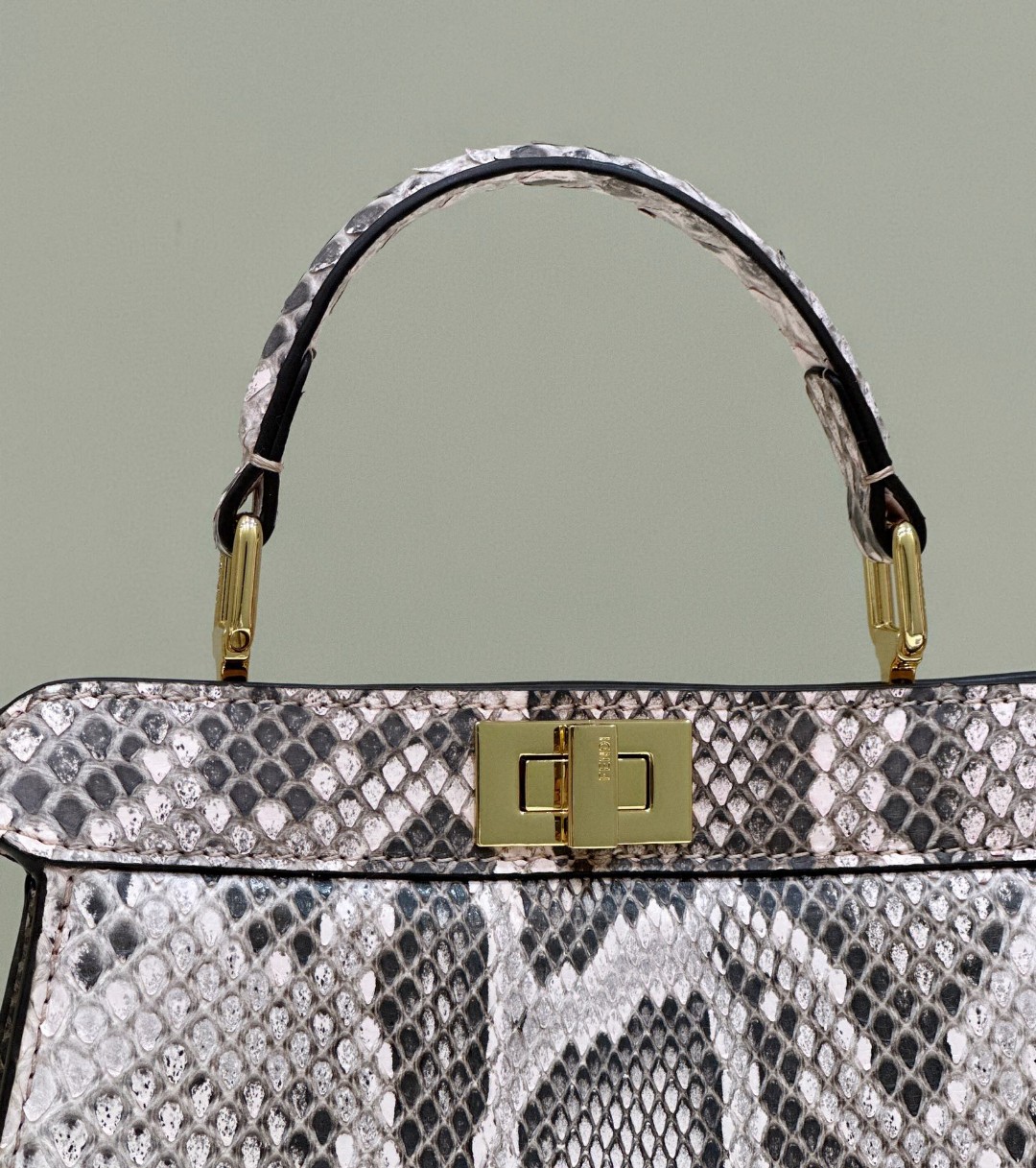 Bagsaaa Peekaboo ISeeU Petite Natural python leather pink bag - 21*11*16cm