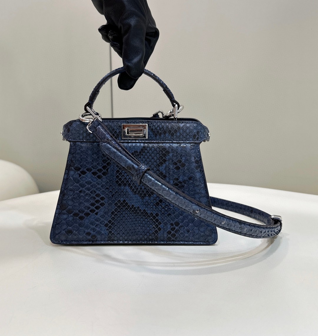 Bagsaaa Peekaboo ISeeU Petite Natural python leather blue bag - 21*11*16cm